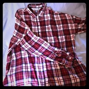Women’s plaid flannel button down shirt